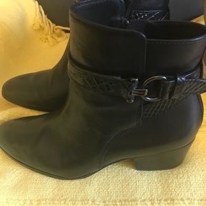 Coach size 8 boots in amazing condition
